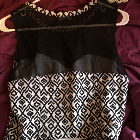 Modern crop top - Picture 3 of 5